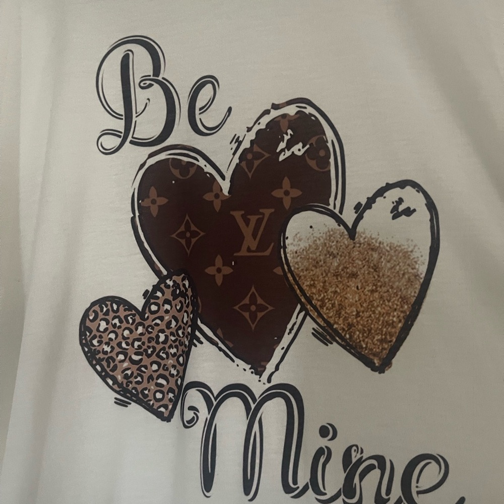 Jerzees Women's Short Sleeve Tee - White with Brown Heart Design